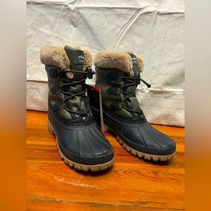 Waterproof snow boots. Storm by Cougar winter boots. Size 9.